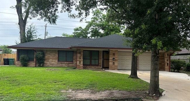 Building Photo - 3815 Gardendale Dr
