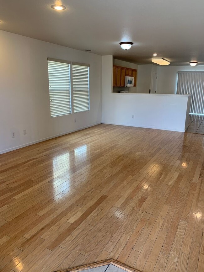 Building Photo - Beautiful 4 Bedroom 3 bath home in Merced!