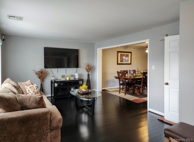 Building Photo - 104 Zugibe Ct