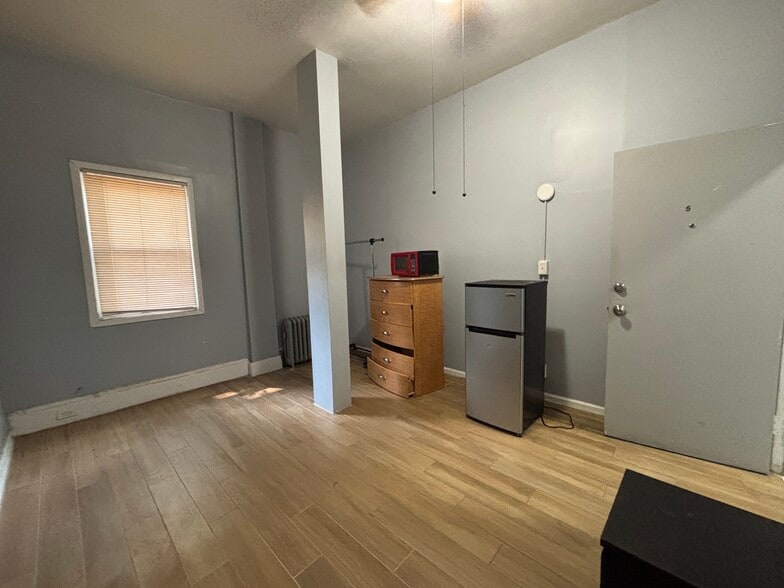 Building Photo - 62 Dehart Pl
