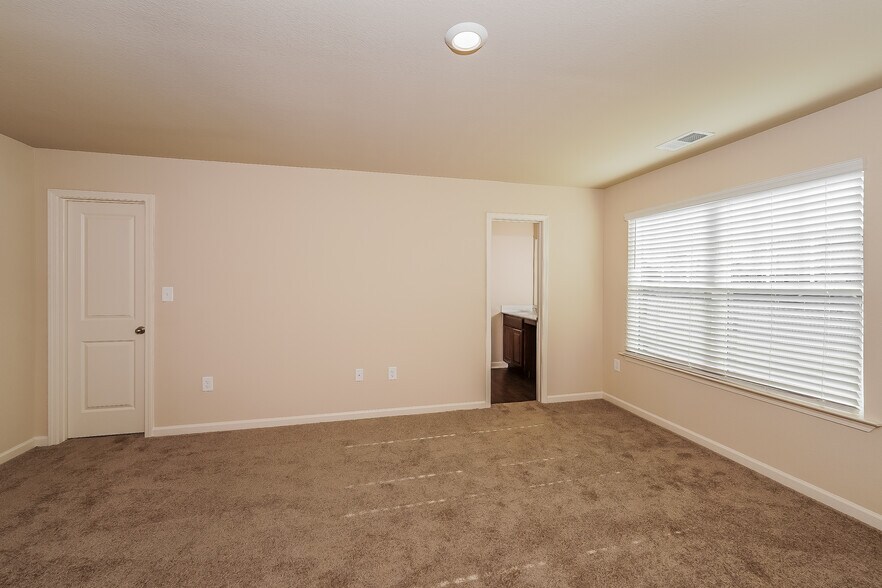 Building Photo - 112 Clover Ln