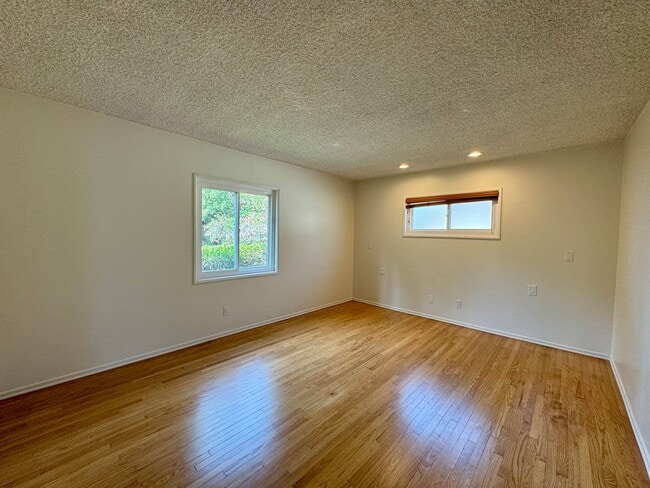 Building Photo - Charming 4-Bedroom Home on a Quiet Tree-Li...