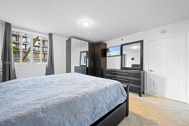 Building Photo - 8888 Collins Ave