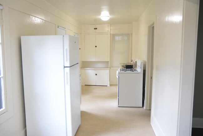 Kitchen - 47 N Allen Ave