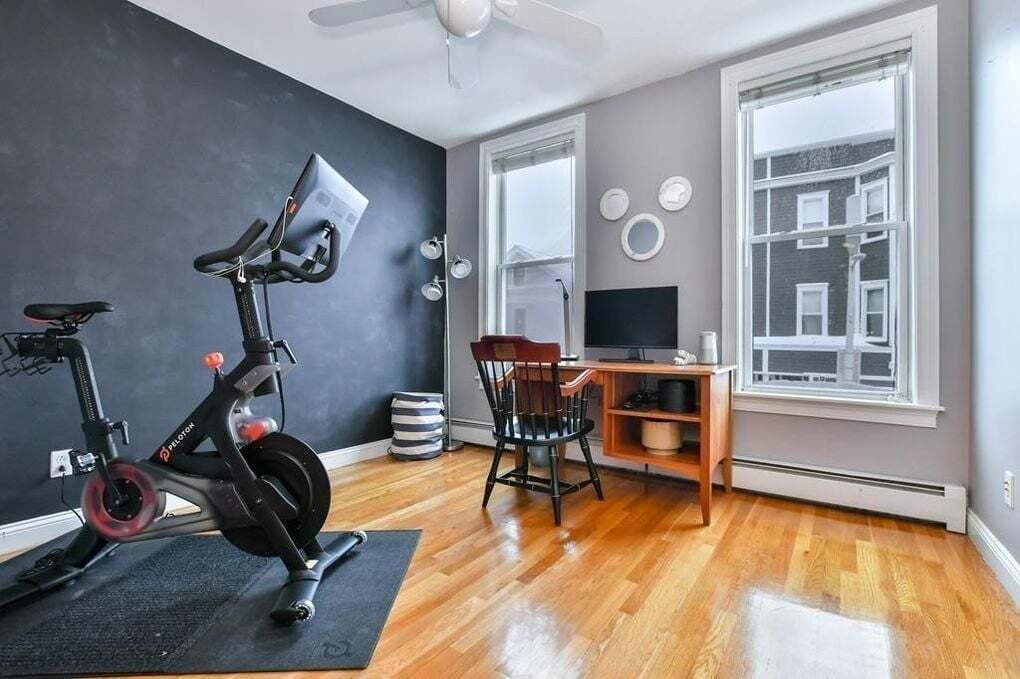 Building Photo - 544 E 8th St