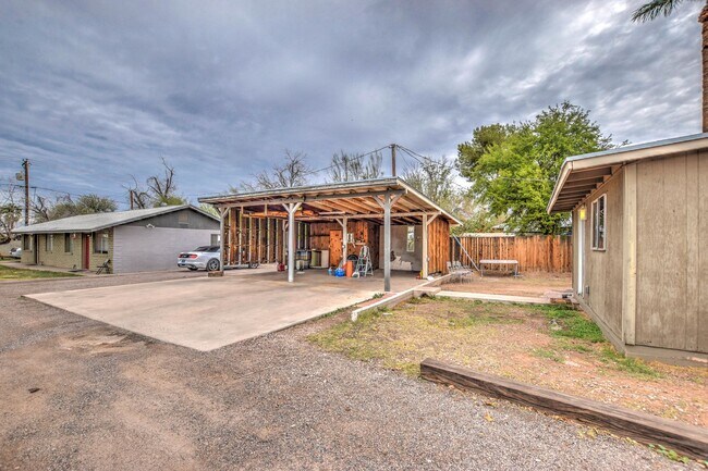 Building Photo - Vintage Ranch Home