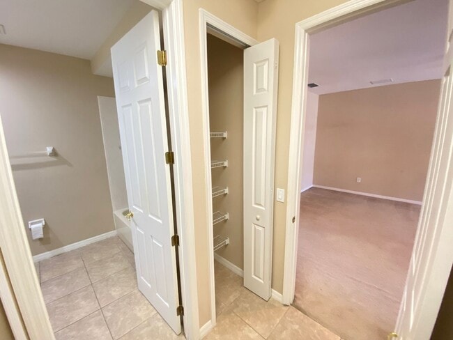 Building Photo - 519 Terrace Spring Dr