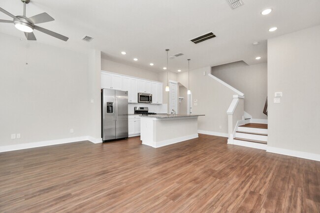 Building Photo - 731 Strawberry Pines Ct