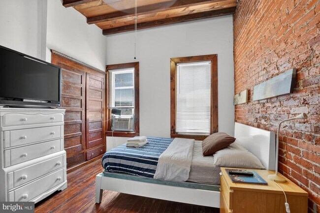 Building Photo - 4107 Ludlow St