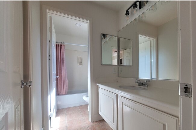 Building Photo - Wonderful 4+3 Bright-Sunny-Open in great Area!