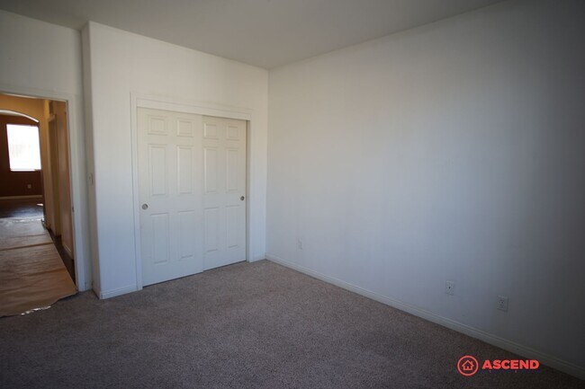 Building Photo - Lovely Home in Southwest Bakersfield!