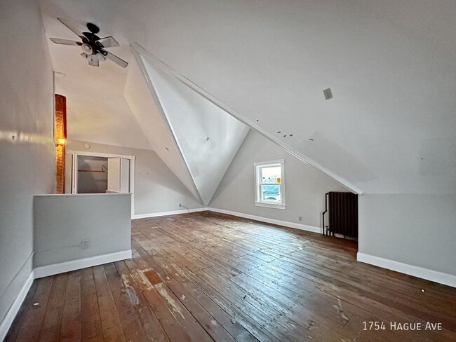 Building Photo - 4br 1ba ~ Security Deposit Free Alternativ...