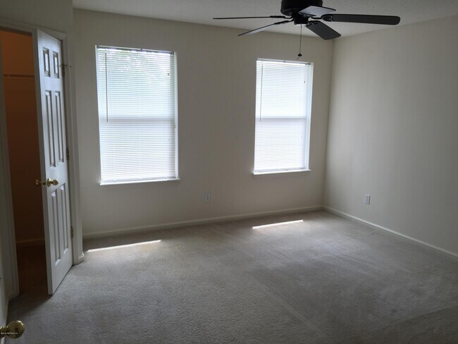 Building Photo - 894 Scrub Jay Dr