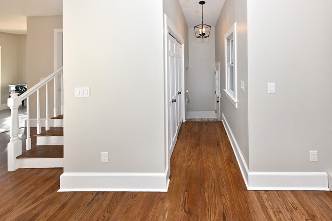 Building Photo - 62 Elm St