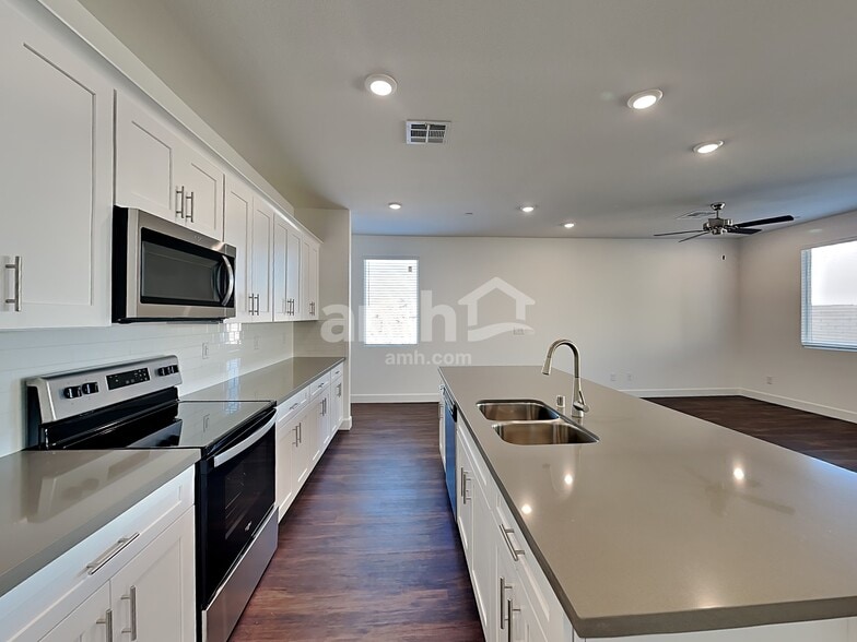 Building Photo - 100 Island Plumeria Ln