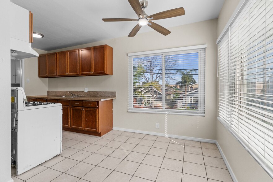 Building Photo - 731 Orange Ave