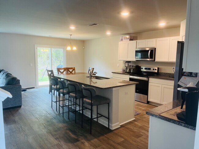 Building Photo - Eagle Creek