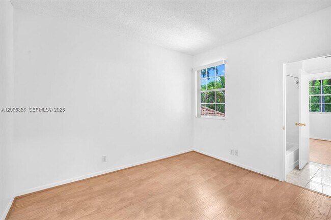Building Photo - 800 Sorrento Dr