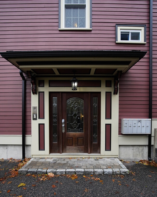 Building Photo - 95 Dix St