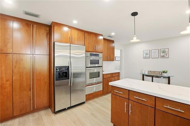 Building Photo - 339 Landmark St