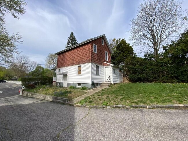 Primary Photo - 6 Pulaski Pl