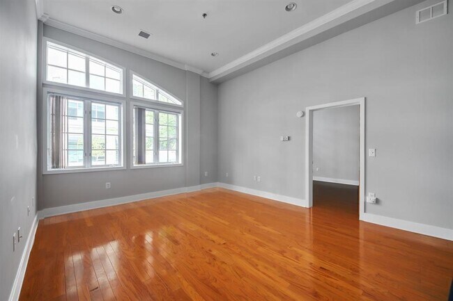 Building Photo - 61 Grand St