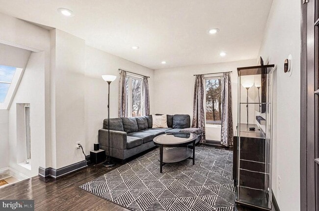 Building Photo - 85 Railroad Ave