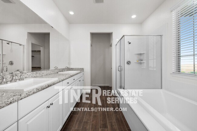 Building Photo - 8082 Avanti Dr
