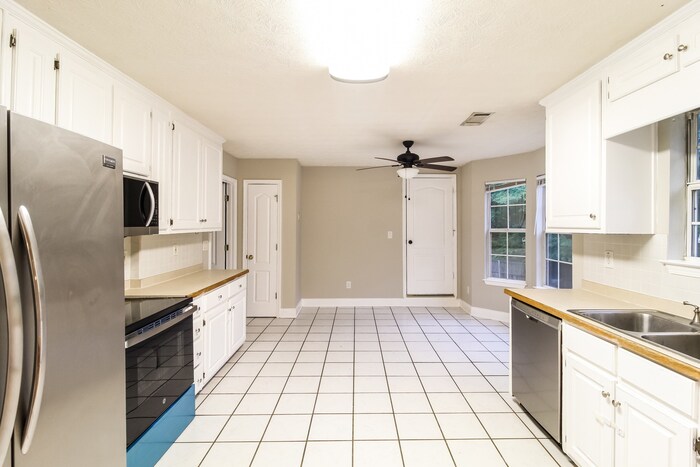 Building Photo - 100 Rainwater Ct