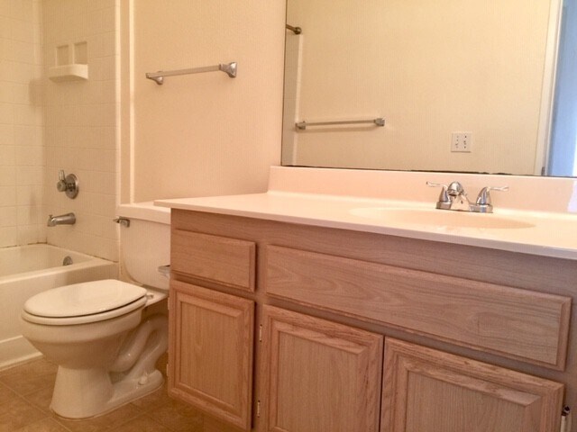 Building Photo - RB 2 Br 2 BathPetOK+washer+Dryer All Appl 2 Prkg spots>TEXT 858-774-1574