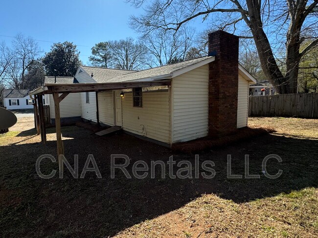 Building Photo - 1826 Clearwater Dr SE