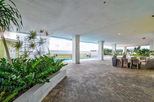 Building Photo - 315 NE 3rd Ave