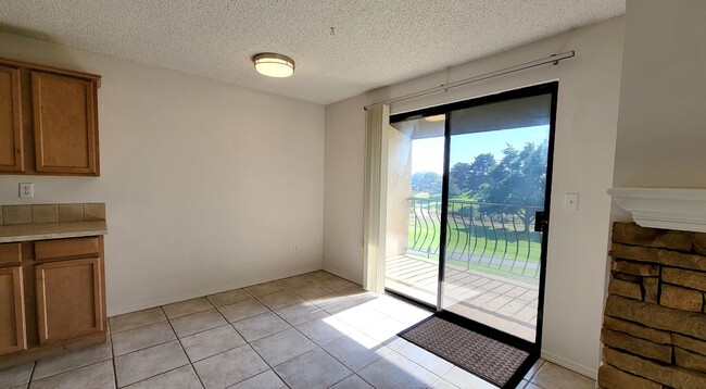 Building Photo - 3-bedroom, 2-bath Condo 'On the Green'