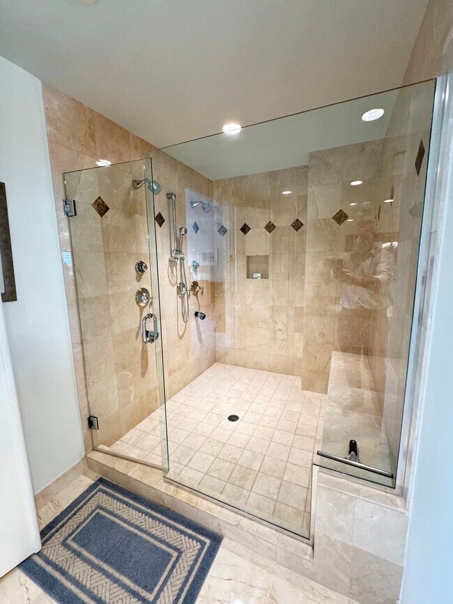 Building Photo - 1111 Ritz Carlton Dr