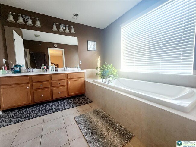 Building Photo - 8668 Mayfair Ct