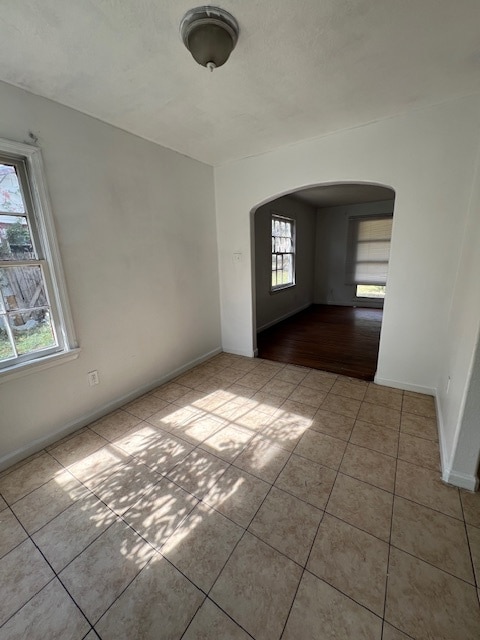 Building Photo - 2425 N Lynwood Dr