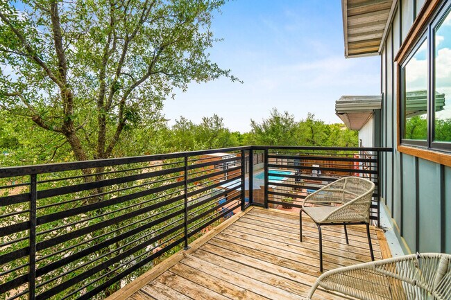 Building Photo - 9801 Mor Dr