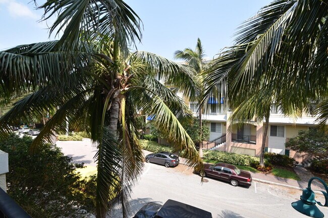 Building Photo - 250 NE 3rd Ave