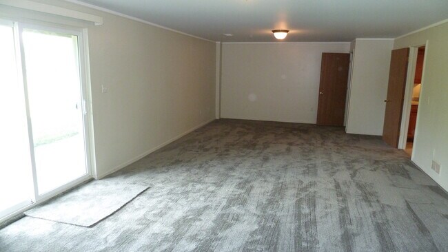 Building Photo - 11871 21 Mile Rd