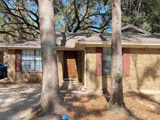 Primary Photo - 1360 Fairchild St