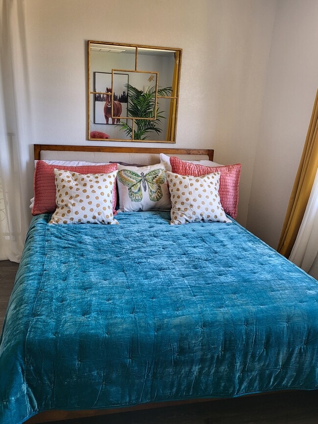 Building Photo - 1211 N Miller Rd