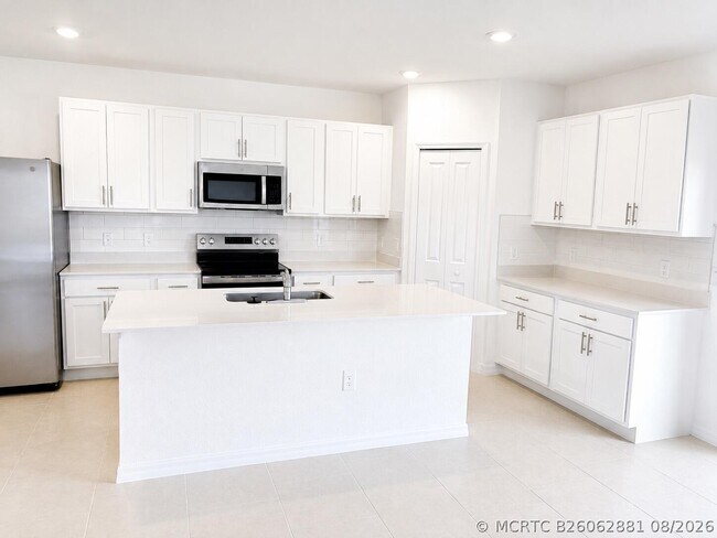 Building Photo - 16024 Palos Verdes St