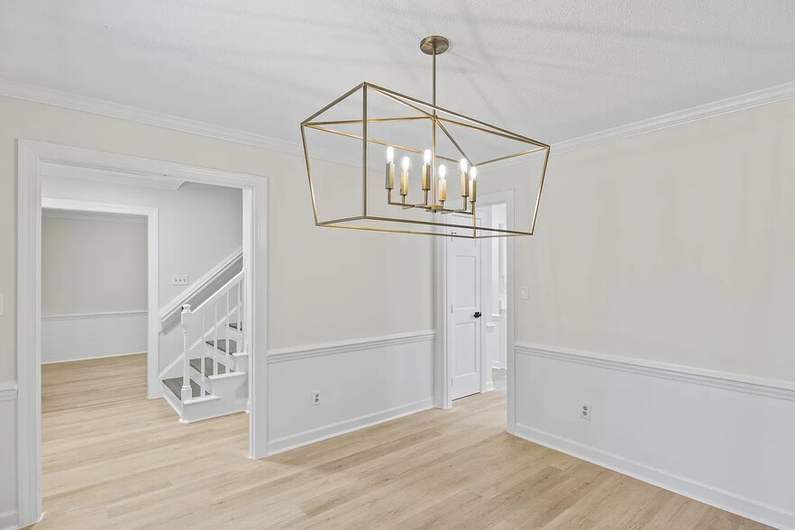 Building Photo - 623 Elmwood Ct