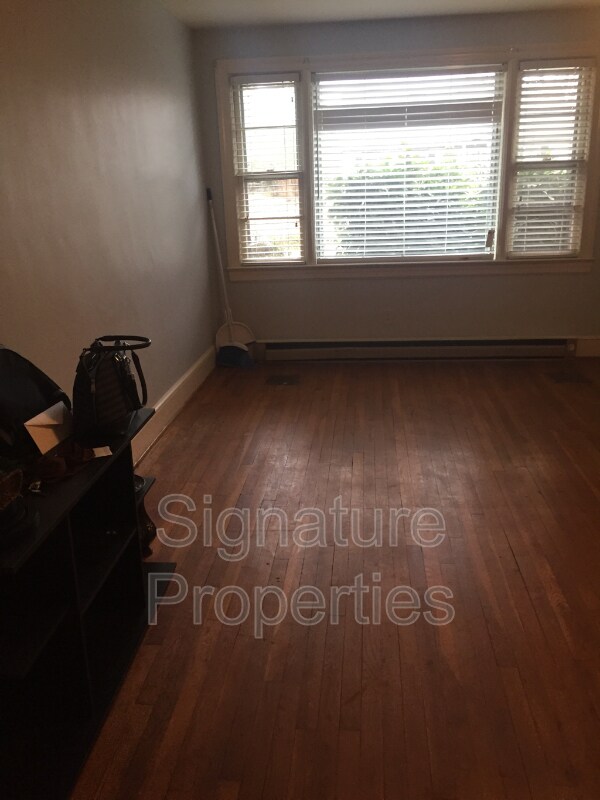 Building Photo - 308 5th St