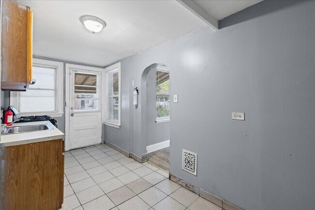 Building Photo - 1215 S Octagon Rd