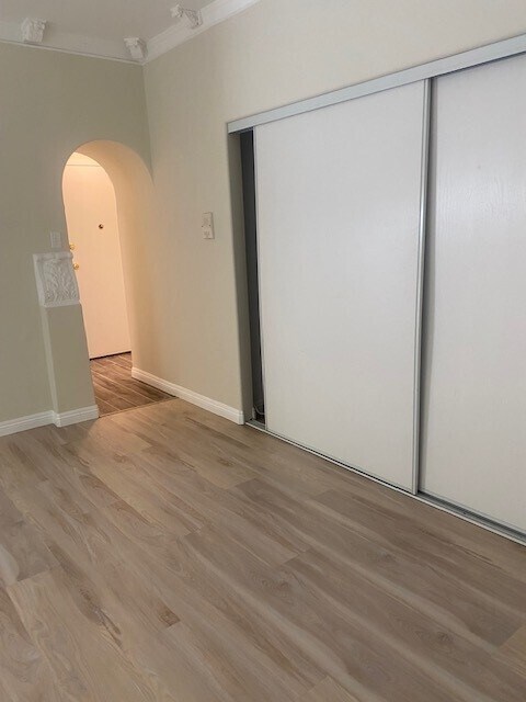 Building Photo - 152 S Sycamore Ave