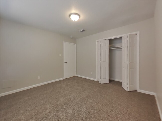 Building Photo - 15802 Echo Canyon Dr