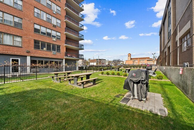 Building Photo - 500 Central Ave