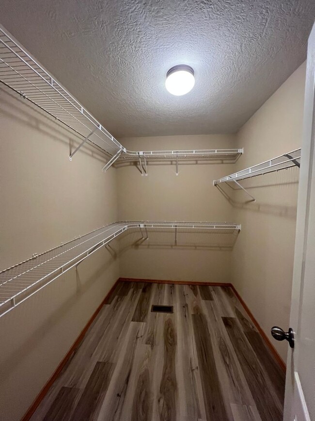 Building Photo - Open Floor plan with plenty of storage space!