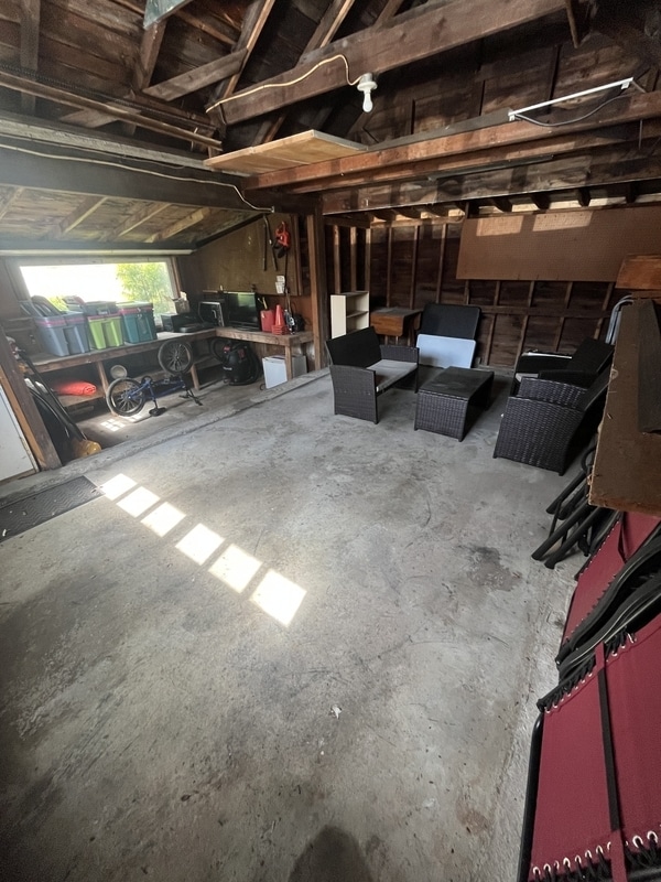 Building Photo - 11 Maple Ave